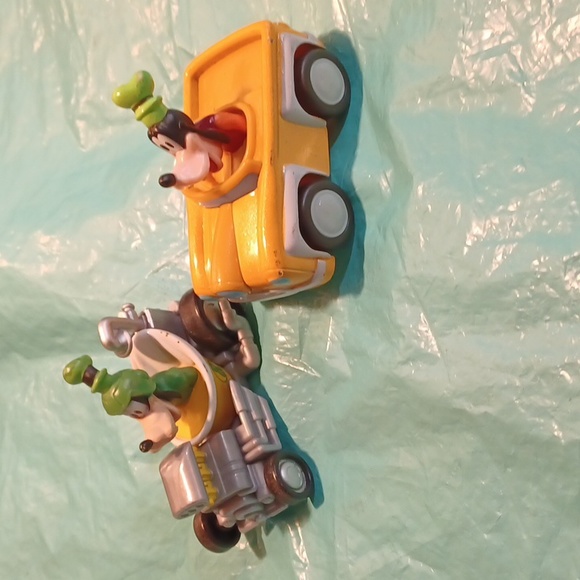 BUNDLE of Disney Mickey Mouse and Friends Vehicles and Talking Plushes - Picture 6 of 17